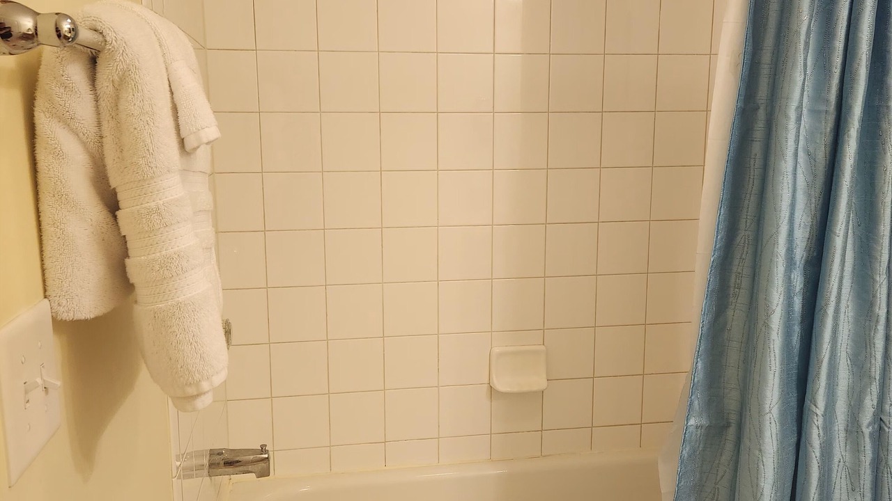 Photo of Bathroom in Hurwood Heights