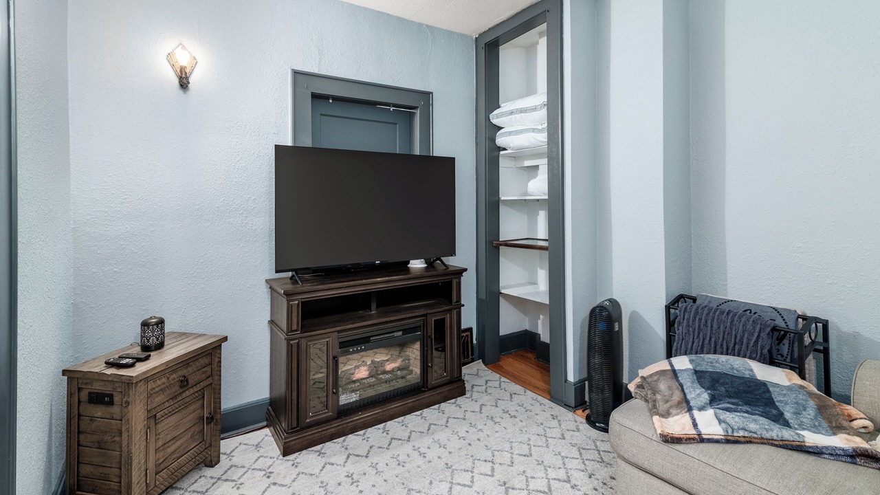 Photo of Livingroom in Jefferson City
