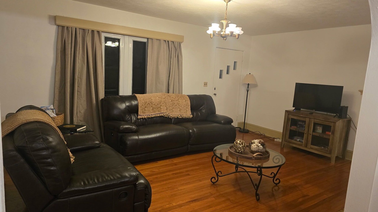 Photo of Livingroom in Old Fort