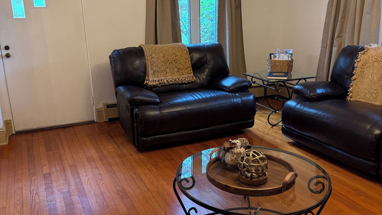 Photo of Livingroom in Old Fort