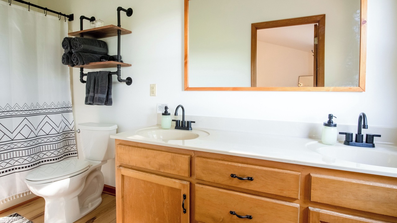 Photo of Bathroom in McCaysville
