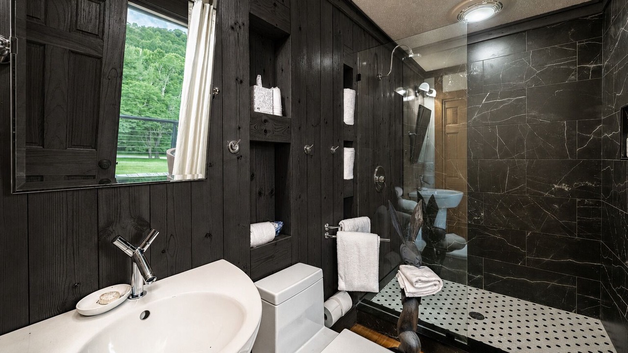Photo of Bathroom in Scaly Mountain