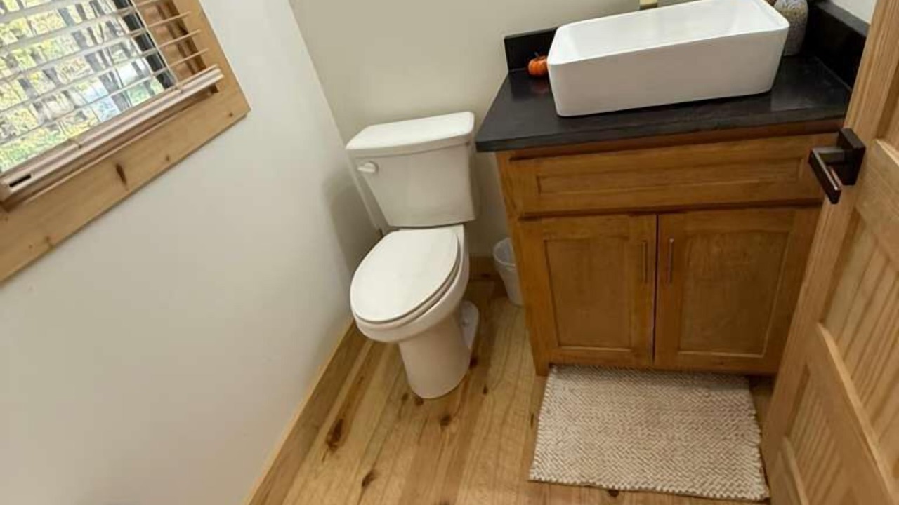 Photo of Bathroom in McCaysville