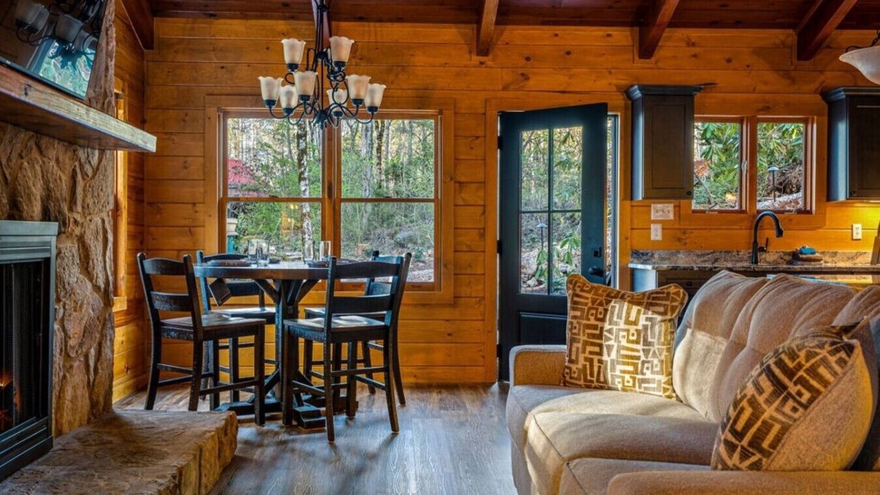 Photo of Livingroom in Rocky Grove