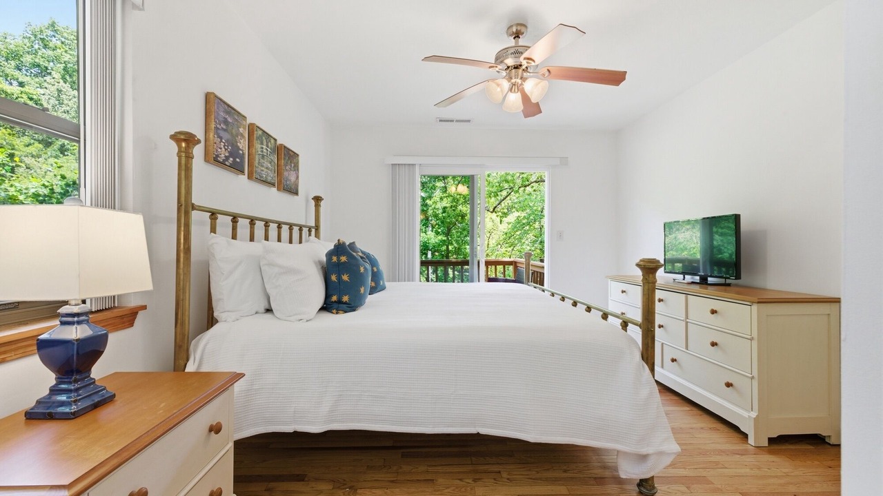 Photo of Bedroom in Hayesville