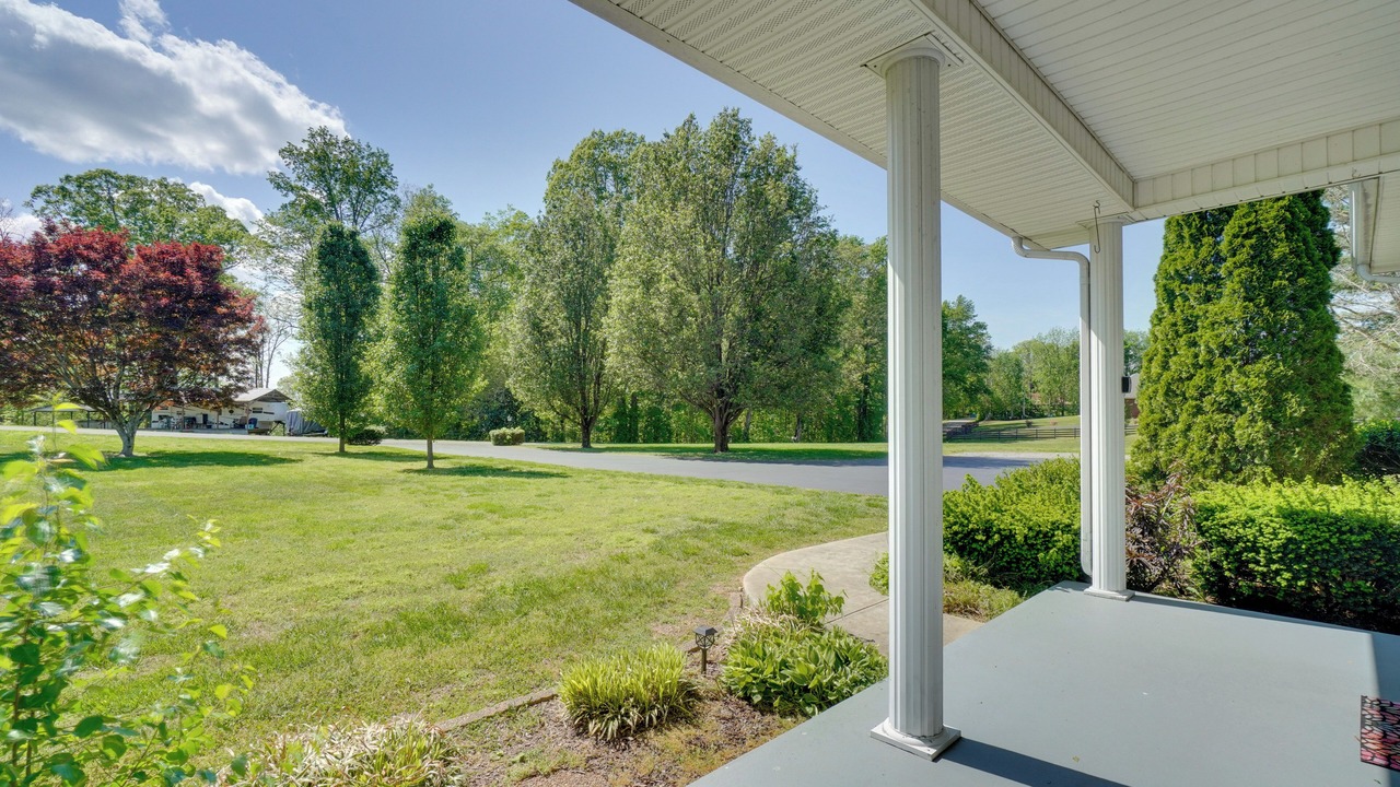 Photo of Patio Balcony in Byrdstown