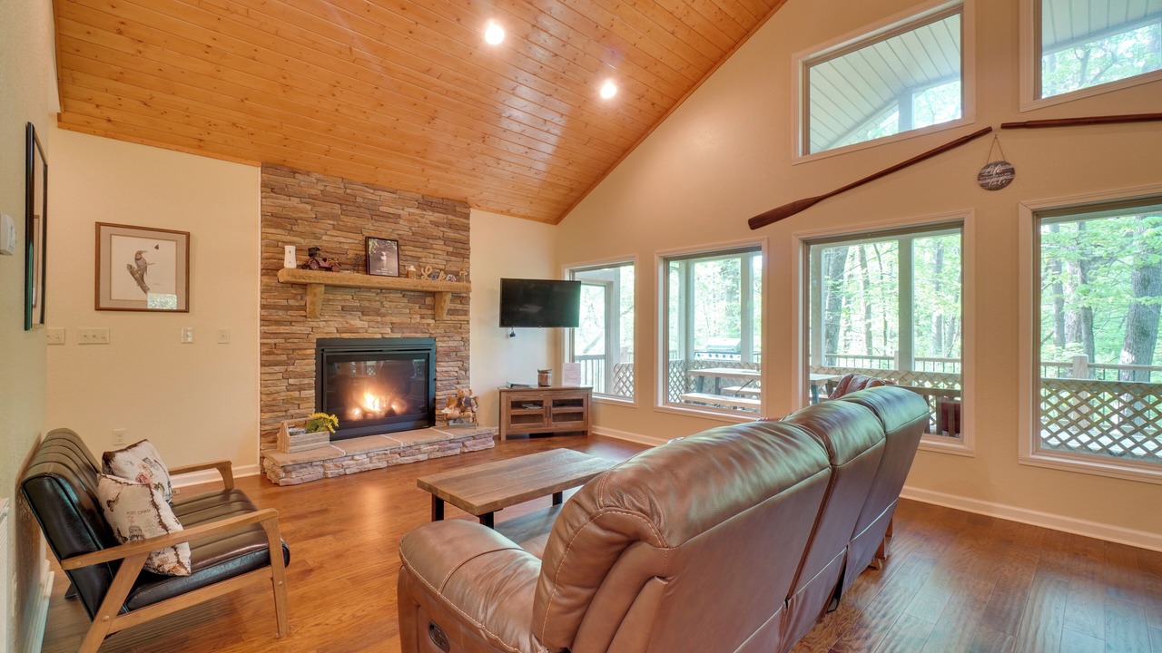 Photo of Livingroom in Byrdstown