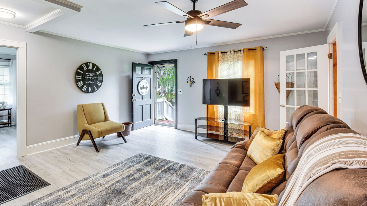 Photo of Livingroom in Toccoa