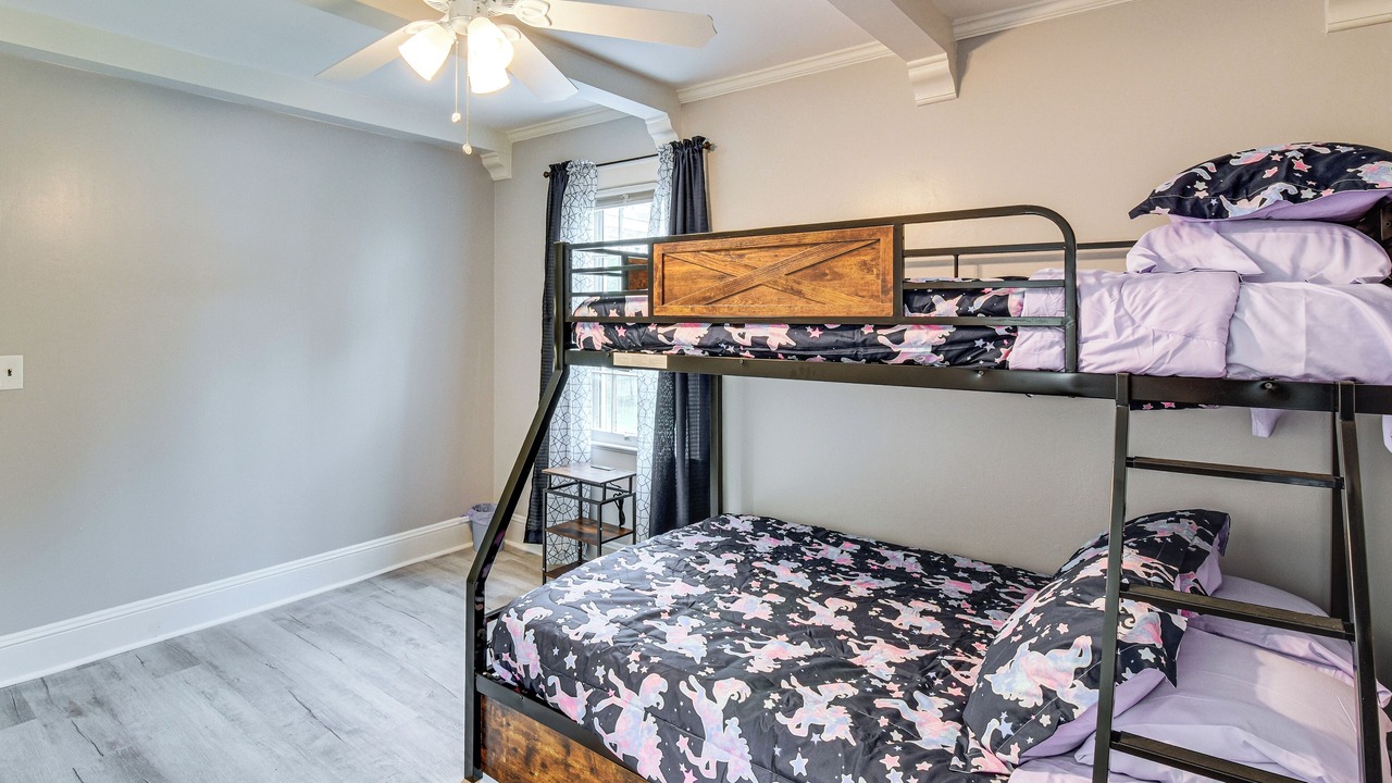 Photo of Bedroom in Toccoa