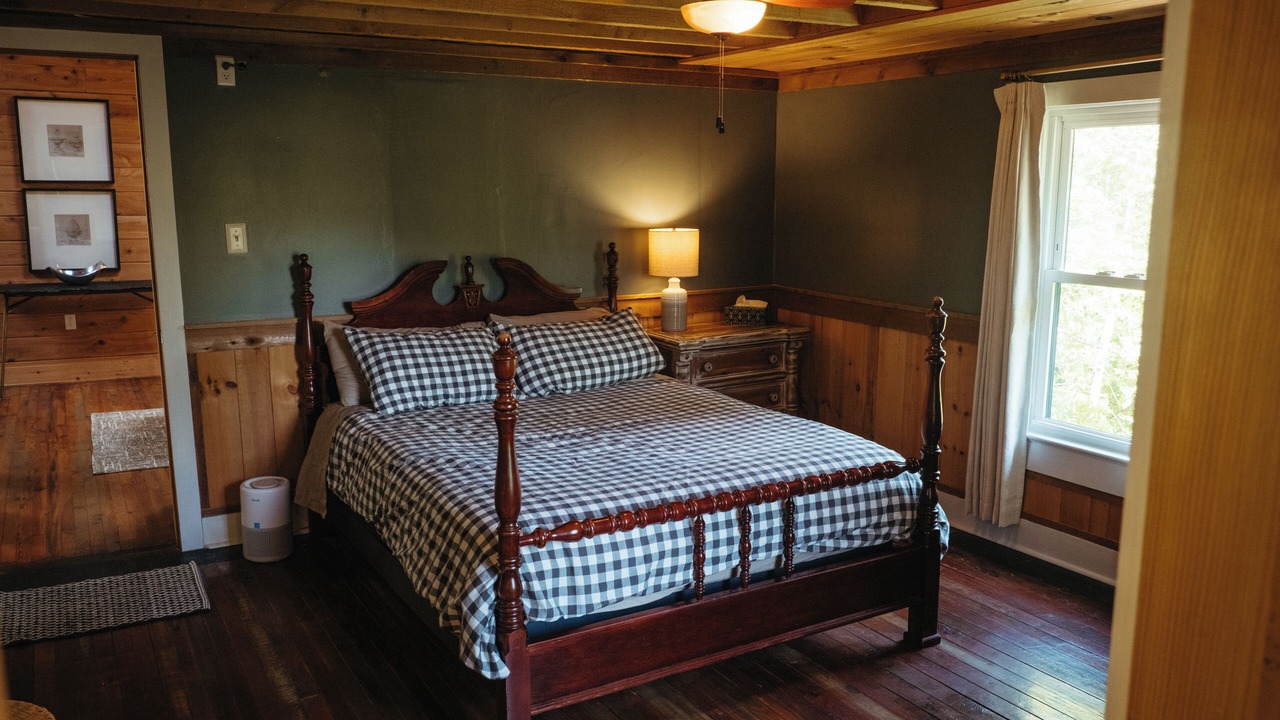 Photo of Bedroom in Lenoir