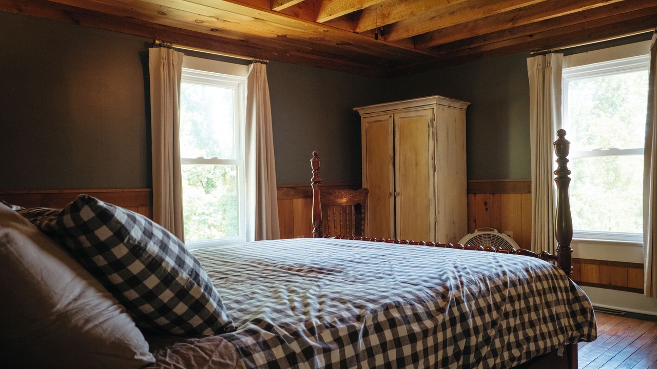 Photo of Bedroom in Lenoir