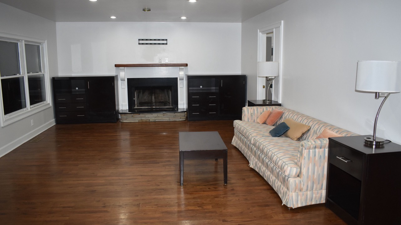 Photo of Livingroom in Suwanee