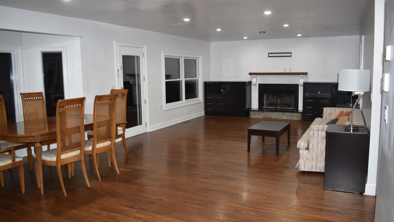 Photo of Livingroom in Suwanee