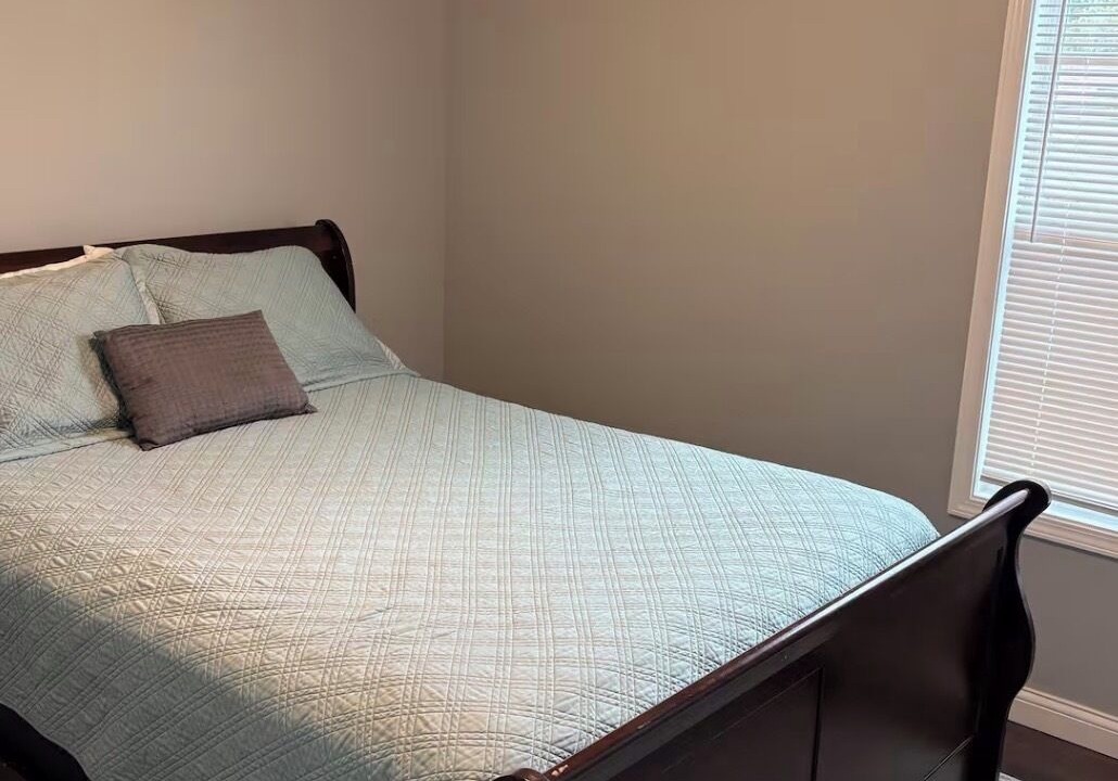Photo of Bedroom in Shelby Park