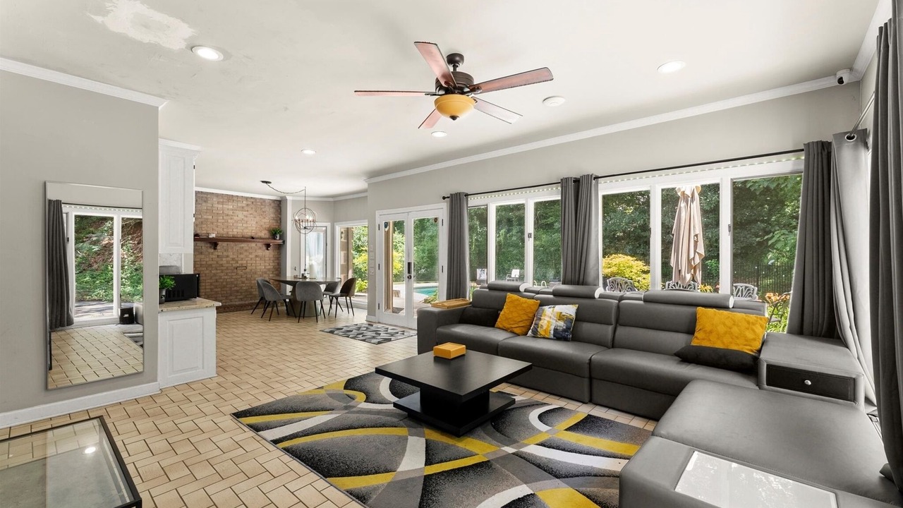 Photo of Livingroom in Sandy Springs