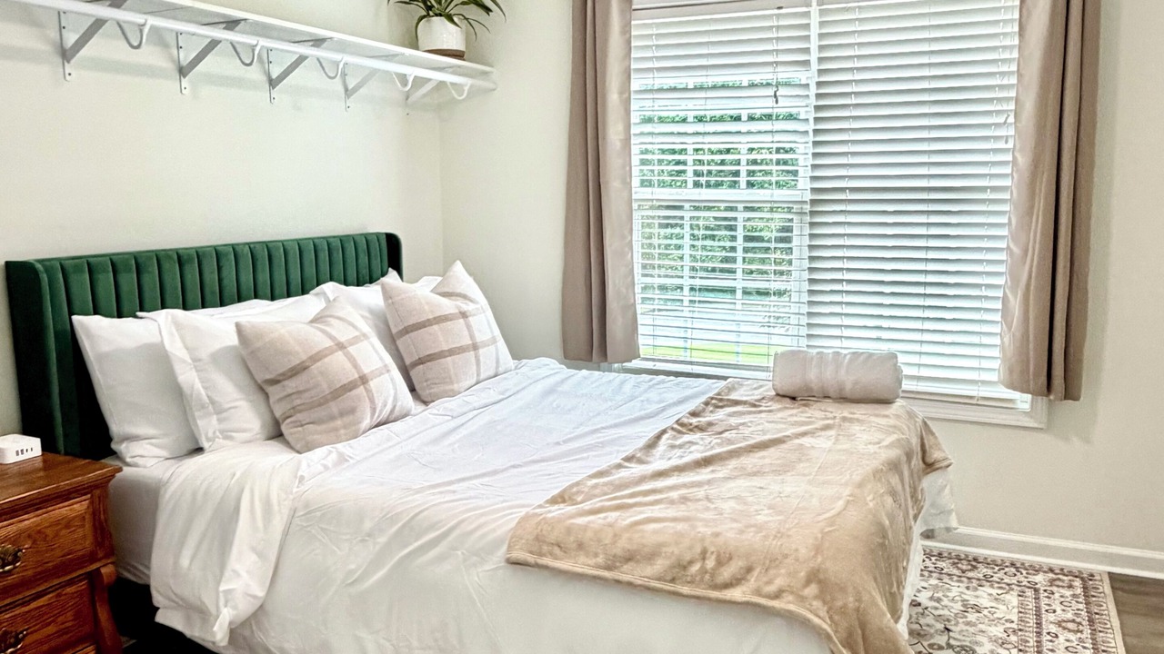 Photo of Bedroom in Suwanee