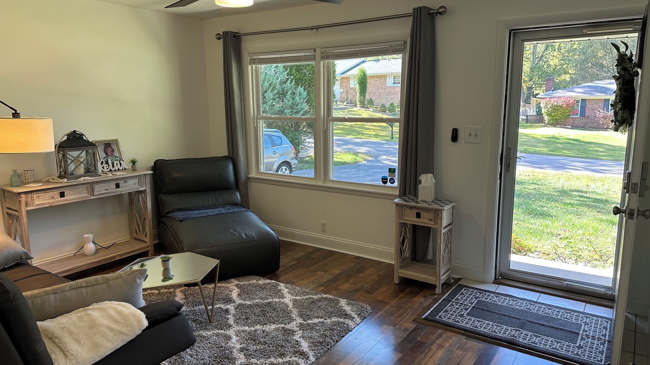 Photo of Livingroom in Newburgh