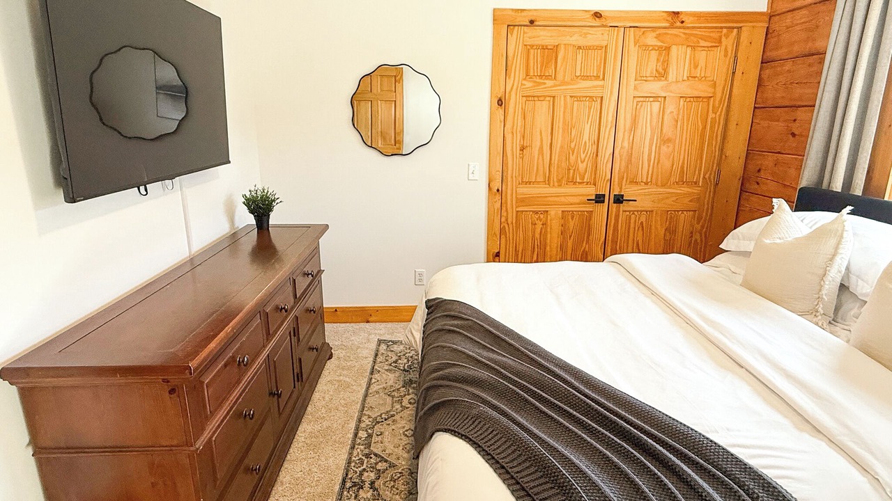 Photo of Bedroom in Snowshoe