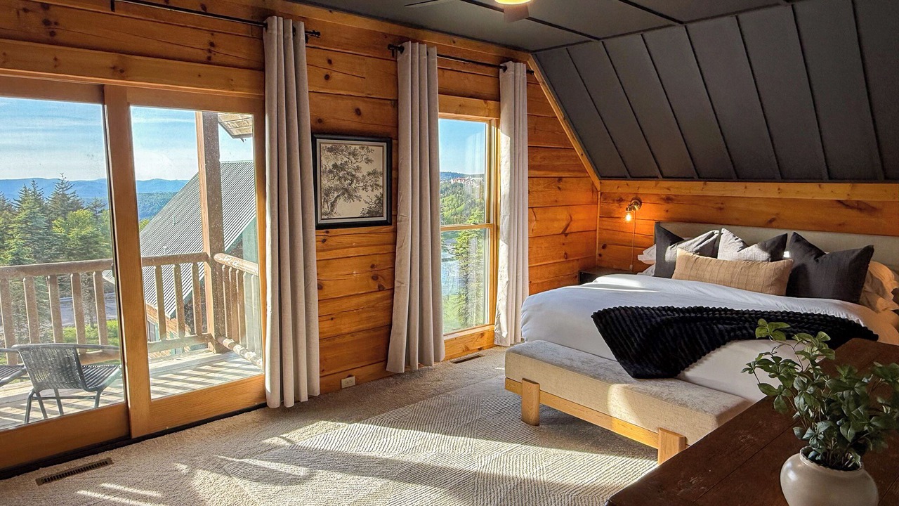 Photo of Bedroom in Snowshoe