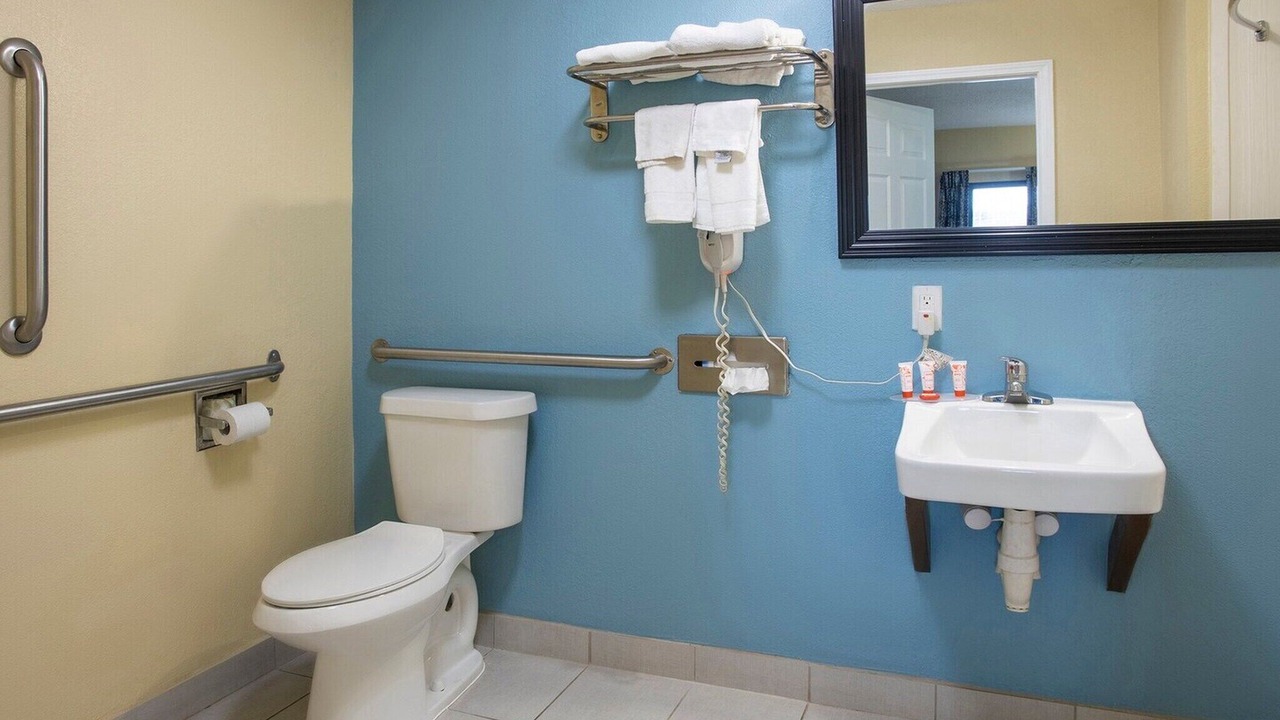 Photo of Bathroom in Cedar Bluff