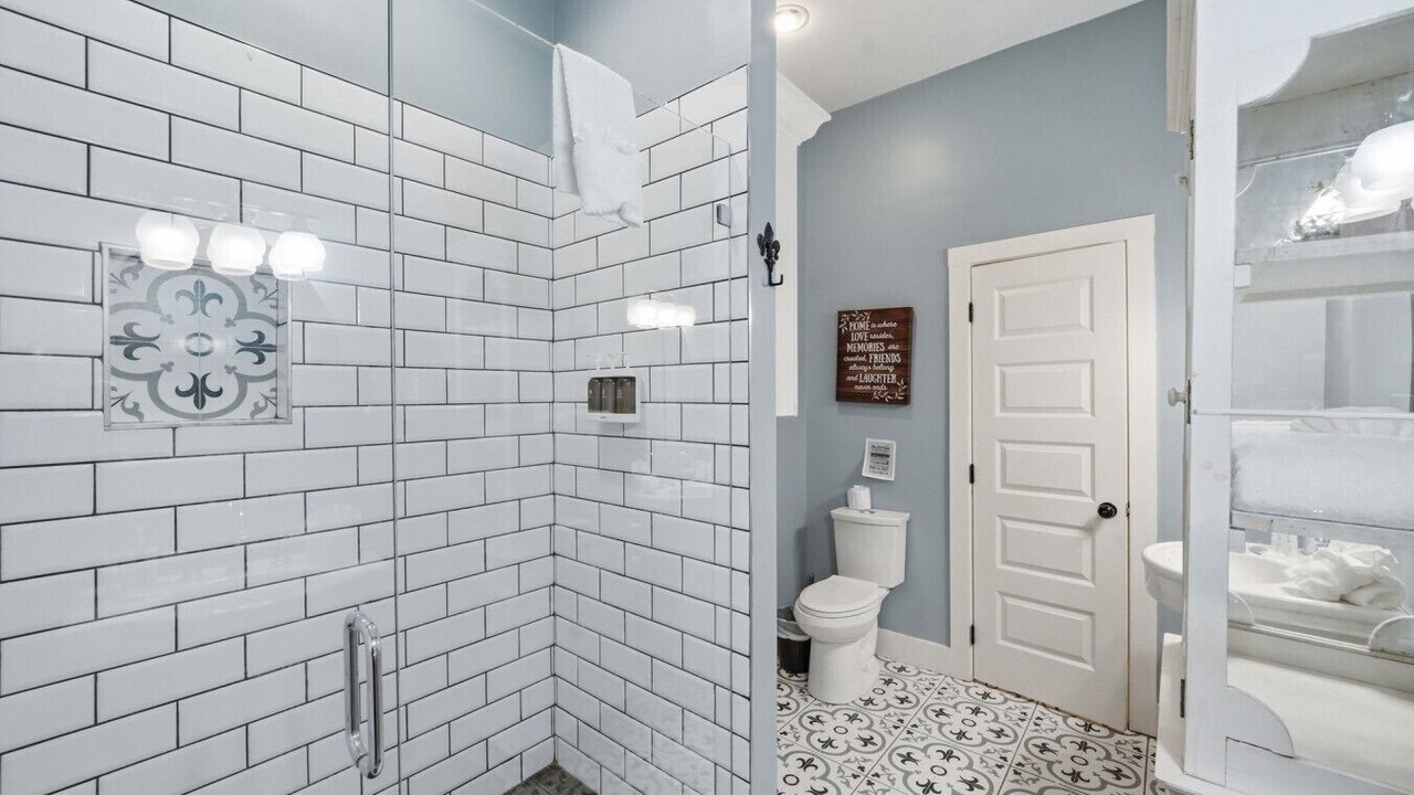 Photo of Bathroom in Kodak