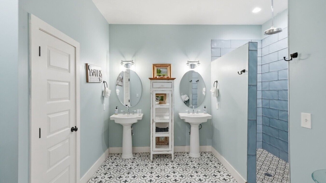 Photo of Bathroom in Kodak