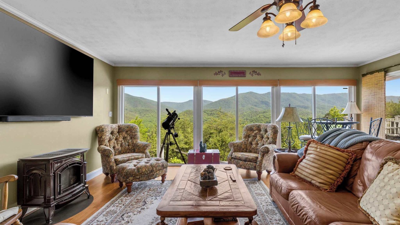 Photo of Livingroom in South Fork