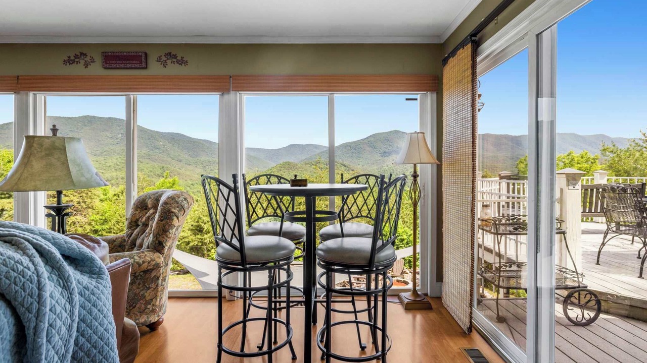 Photo of Livingroom in South Fork