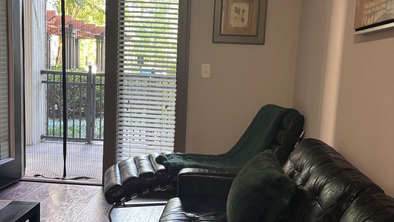 Photo of Livingroom in Dunwoody