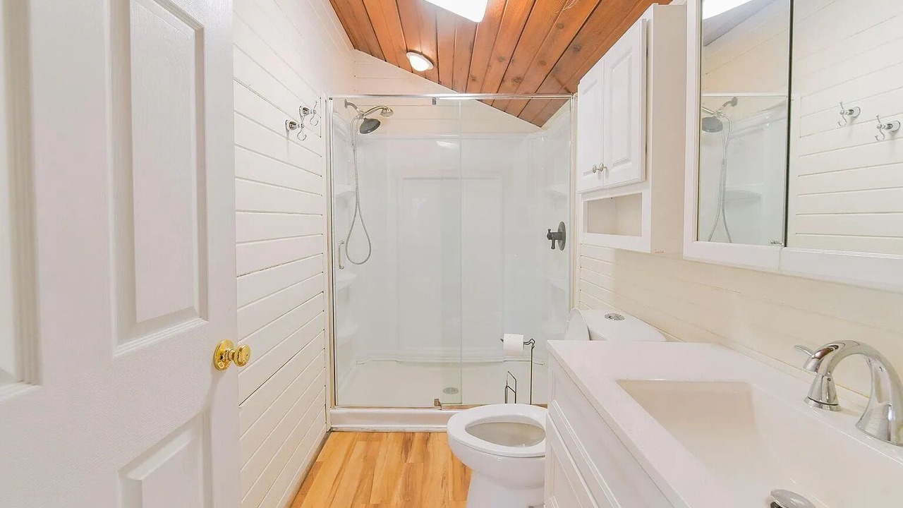 Photo of Bathroom in Benton