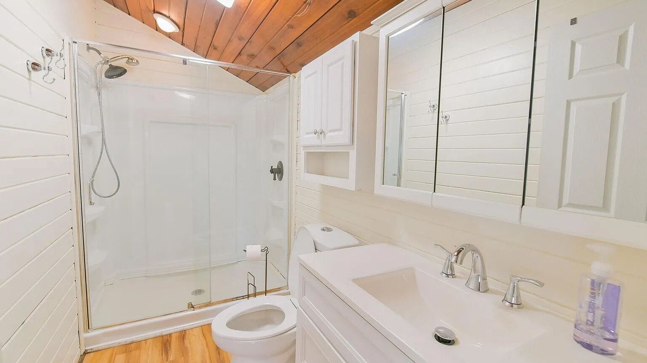 Photo of Bathroom in Benton