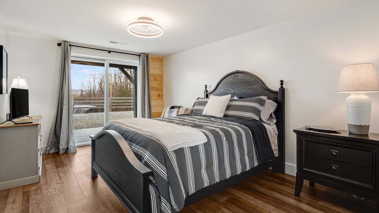 Photo of Bedroom in Hendersonville