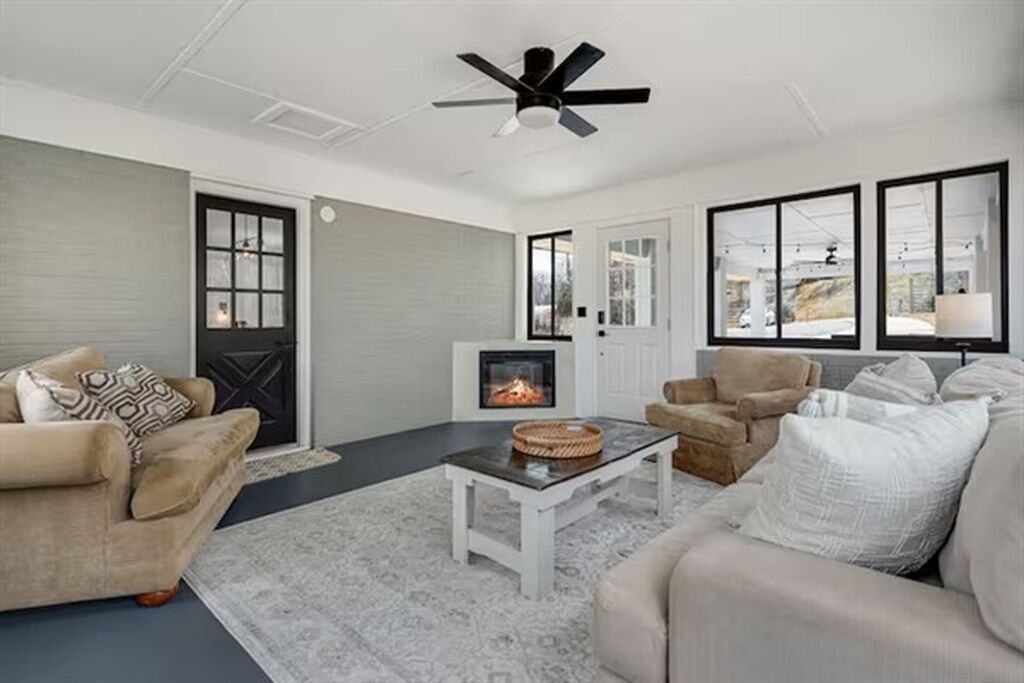 Photo of Livingroom in Hendersonville