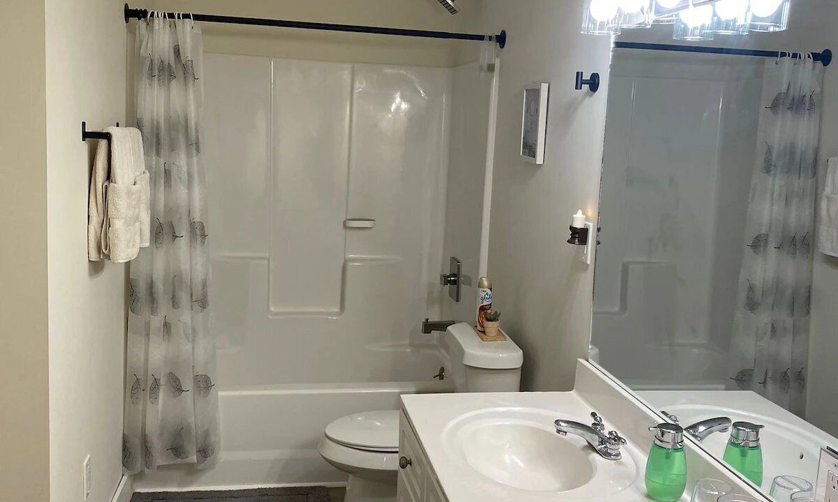 Photo of Bathroom in Toccoa