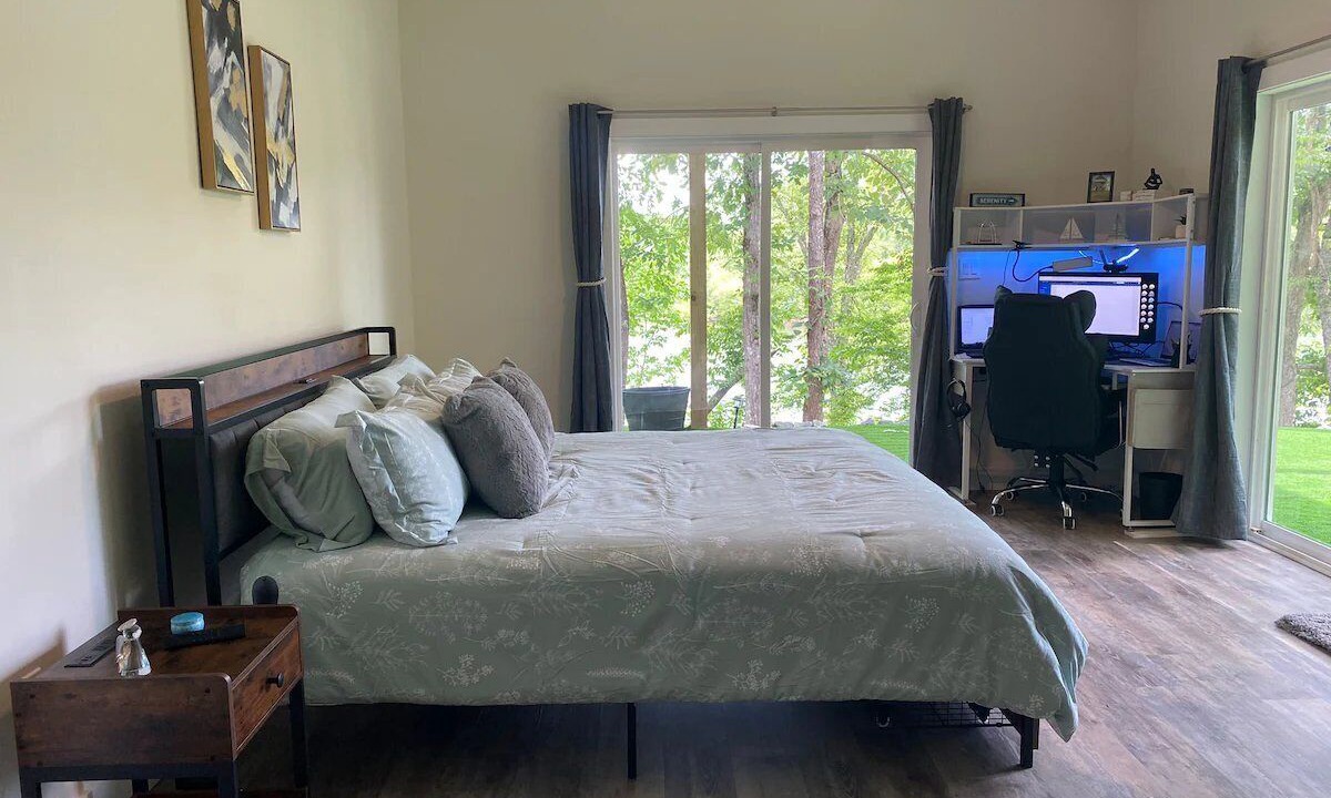 Photo of Bedroom in Toccoa
