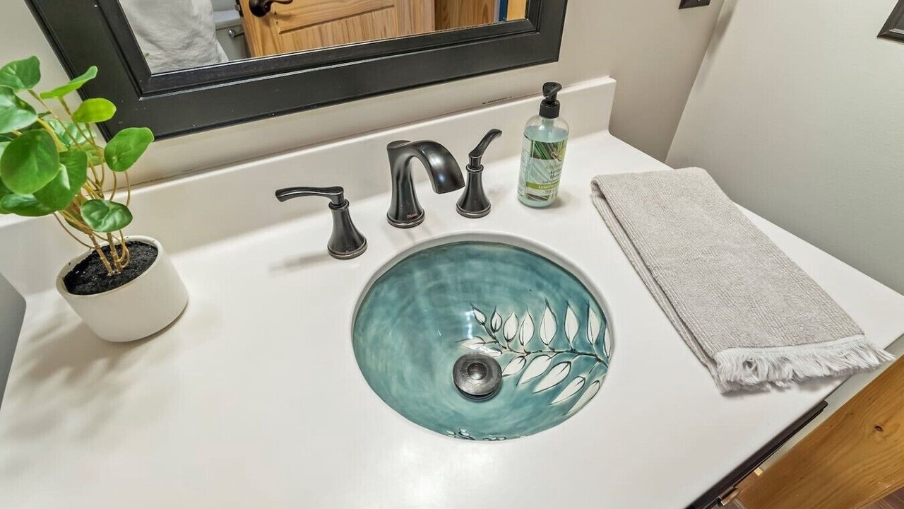 Photo of Bathroom in Nebo