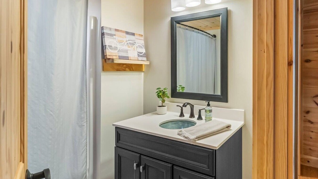 Photo of Bathroom in Nebo