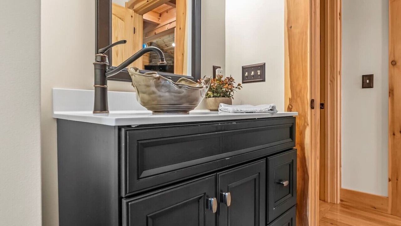 Photo of Bathroom in Nebo