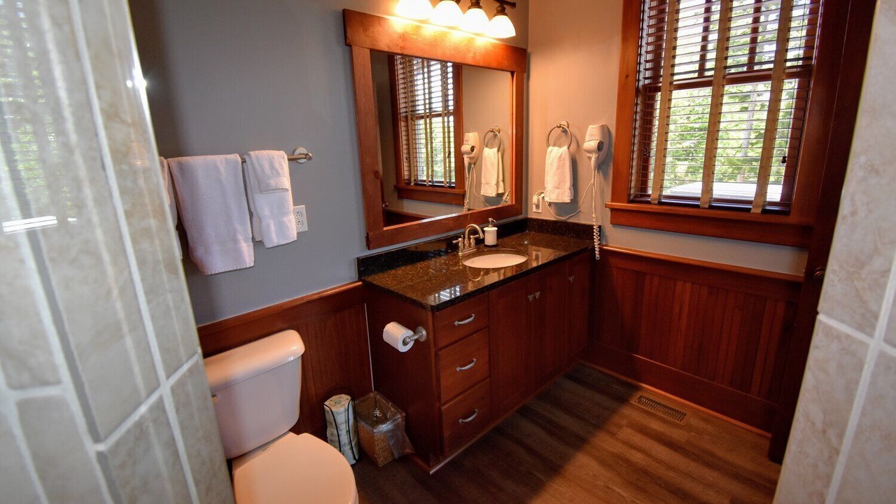 Photo of Bathroom in Edray