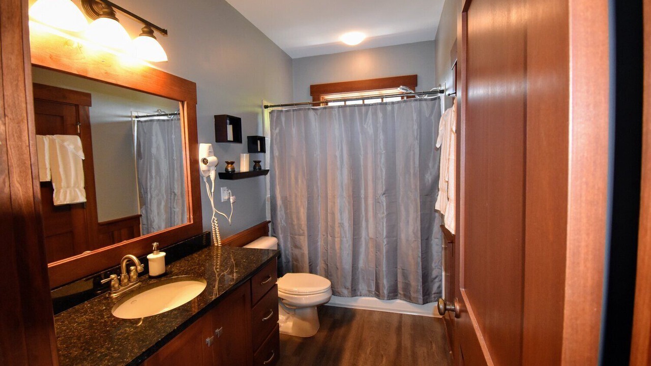 Photo of Bathroom in Edray
