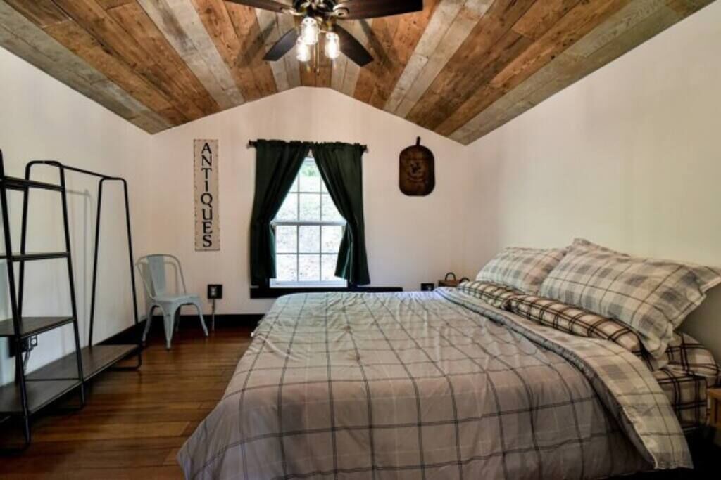 Photo of Bedroom in Asheville