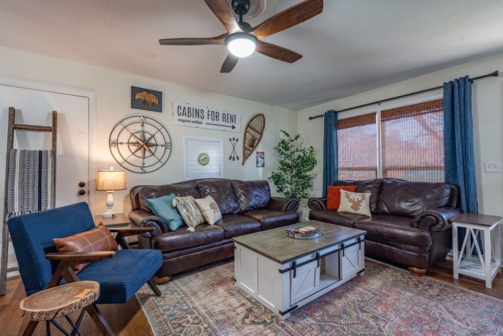 Photo of Livingroom in West Jefferson