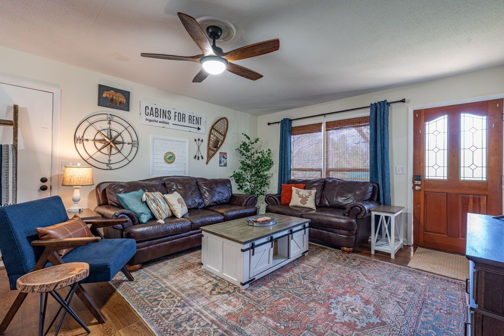 Photo of Livingroom in West Jefferson