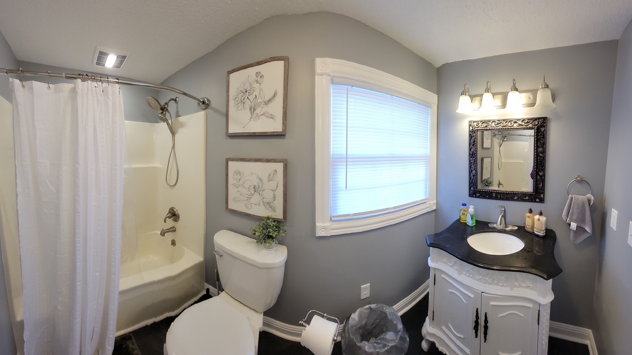 Photo of Bathroom in Bardstown