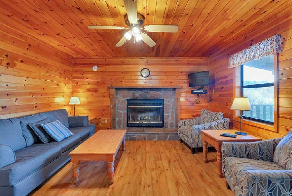 Photo of Livingroom in Byrdstown
