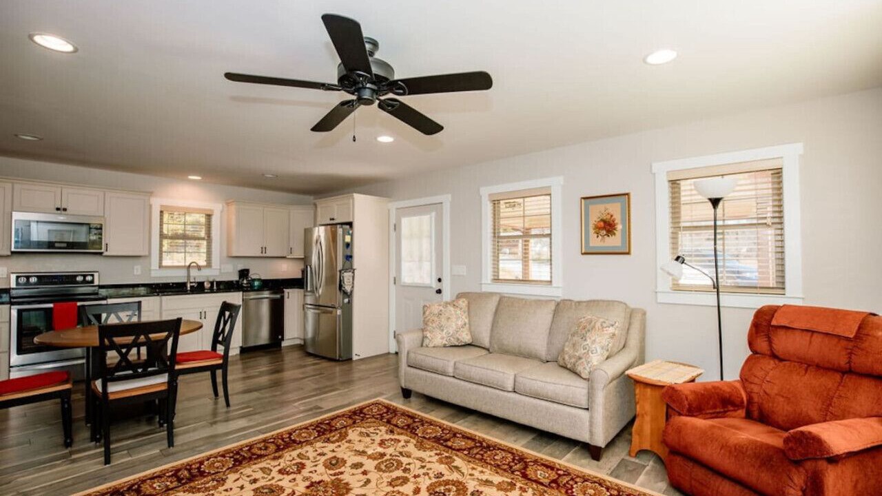Photo of Livingroom in Flat Rock