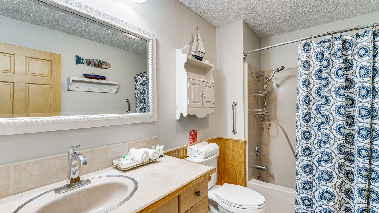 Photo of Bathroom in Hiawassee