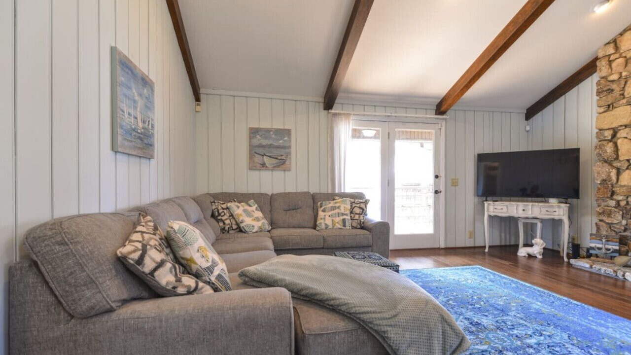 Photo of Livingroom in Lake Norman of Catawba