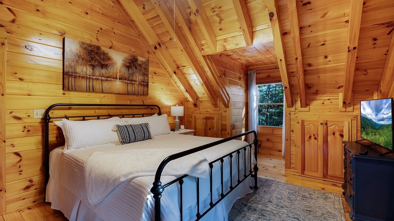 Photo of Bedroom in Cherry Log