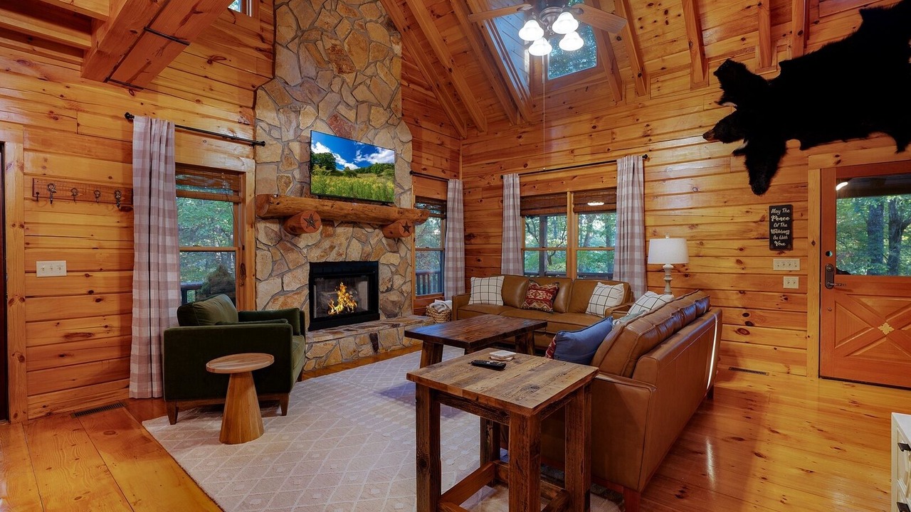 Photo of Livingroom in Cherry Log
